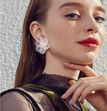 Load image into Gallery viewer, vintage Trendy Cute Flower Dangle Earrings For Women Girl Jewelry Female Rhinestone Round Circle Gift Wholesale oorbellen earing
